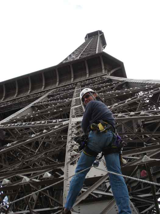 Travaux en hauteur sur corde sur la Tour Eiffel  