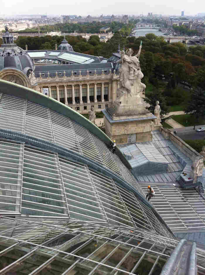Nettoyage en hauteur de la verrire du Grand Palais  